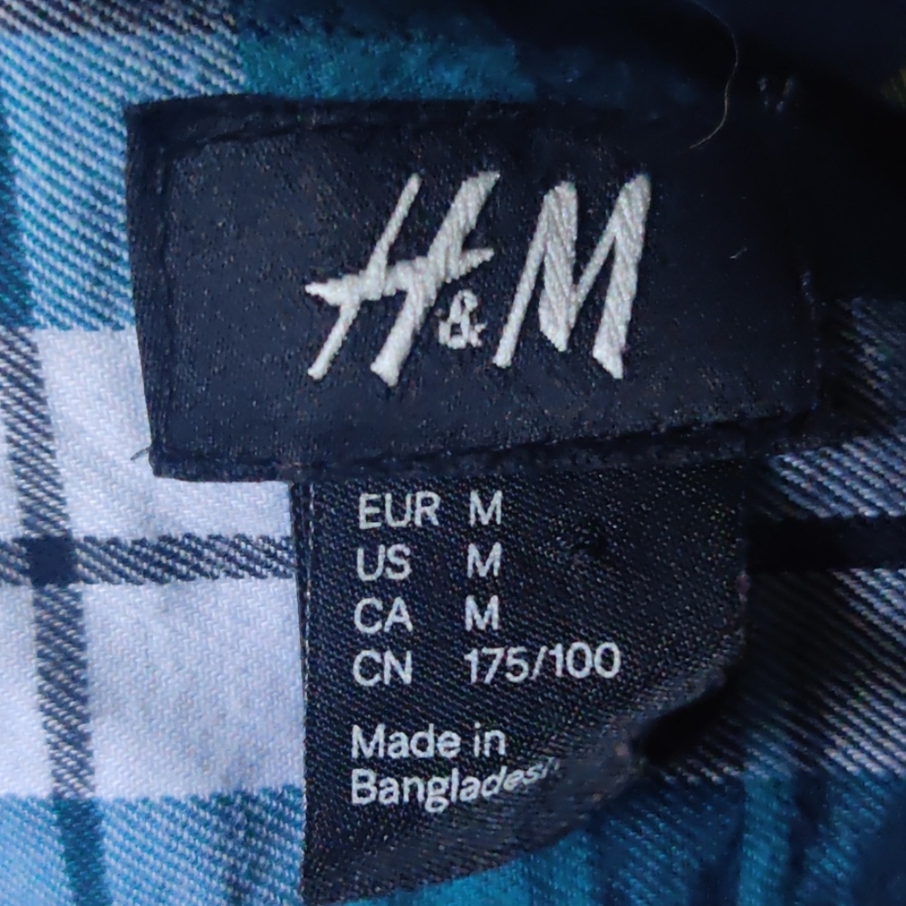 🍀H&M long sleeve casual button up - Picture 3 of 3